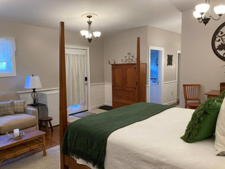 The Historic Mount Washington House view 3