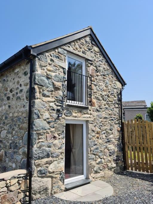 Horseshoe Cottage historic gem near Snowdonia. view 3
