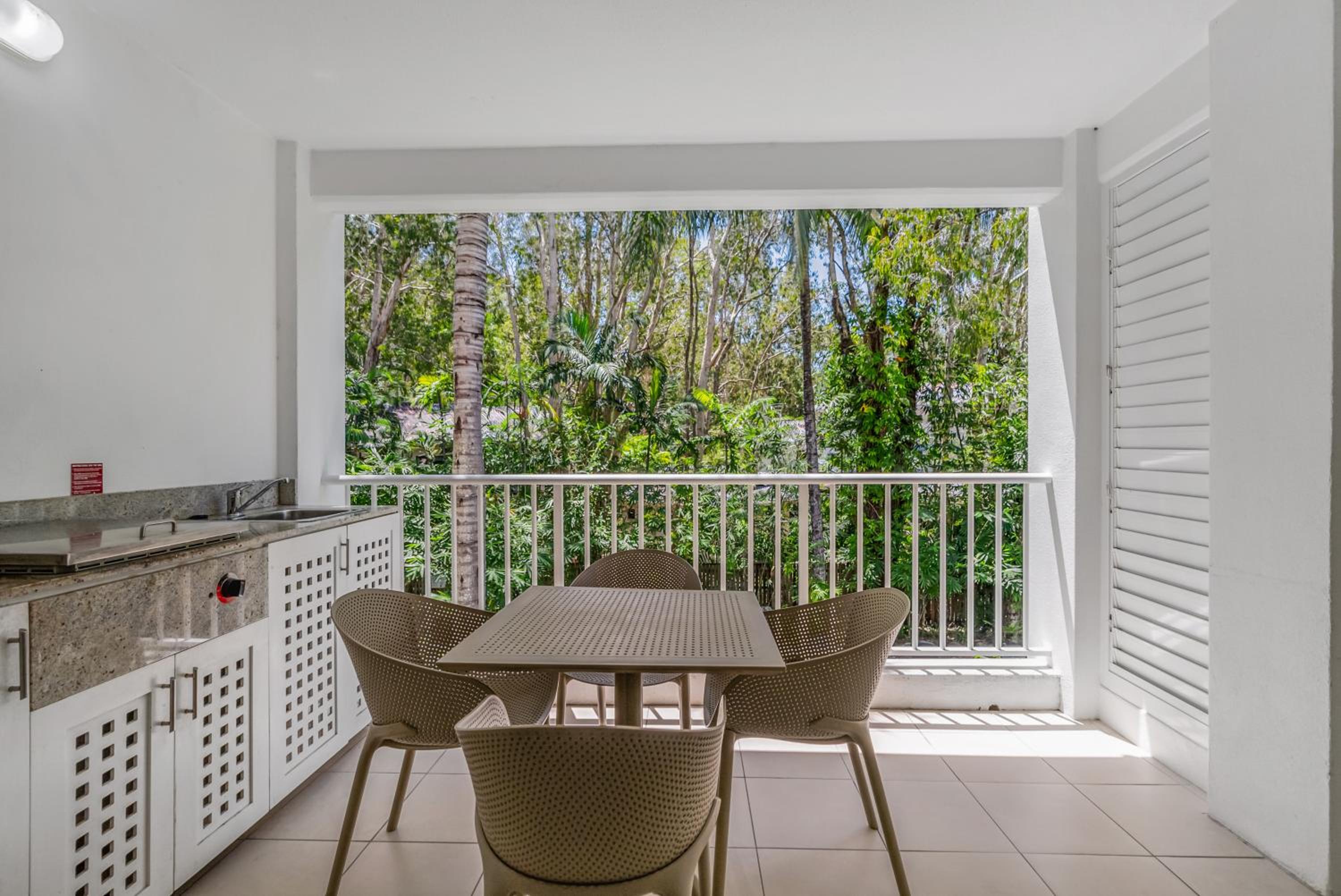Elysium Private Accommodation at Beach Club & Spa