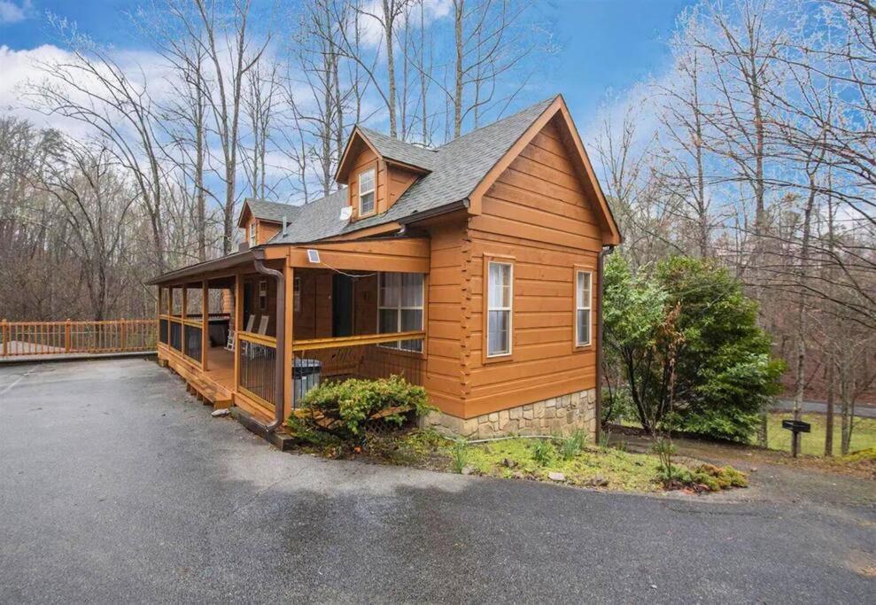 Hot Tub, Close to Everything, Mountain Ridge view 3