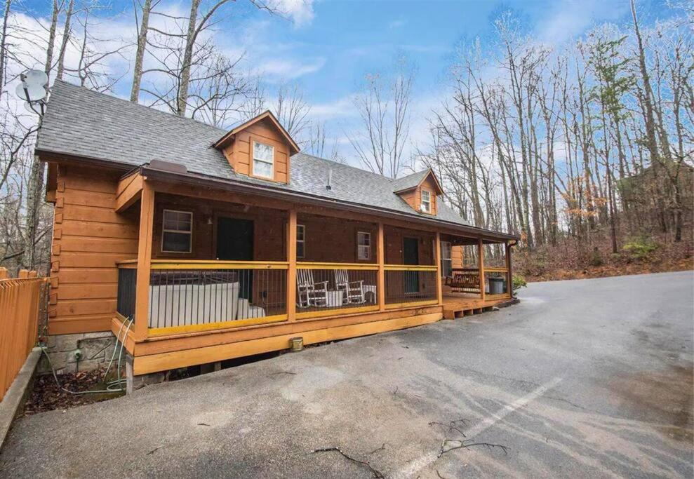 Hot Tub, Close to Everything, Mountain Ridge view 4