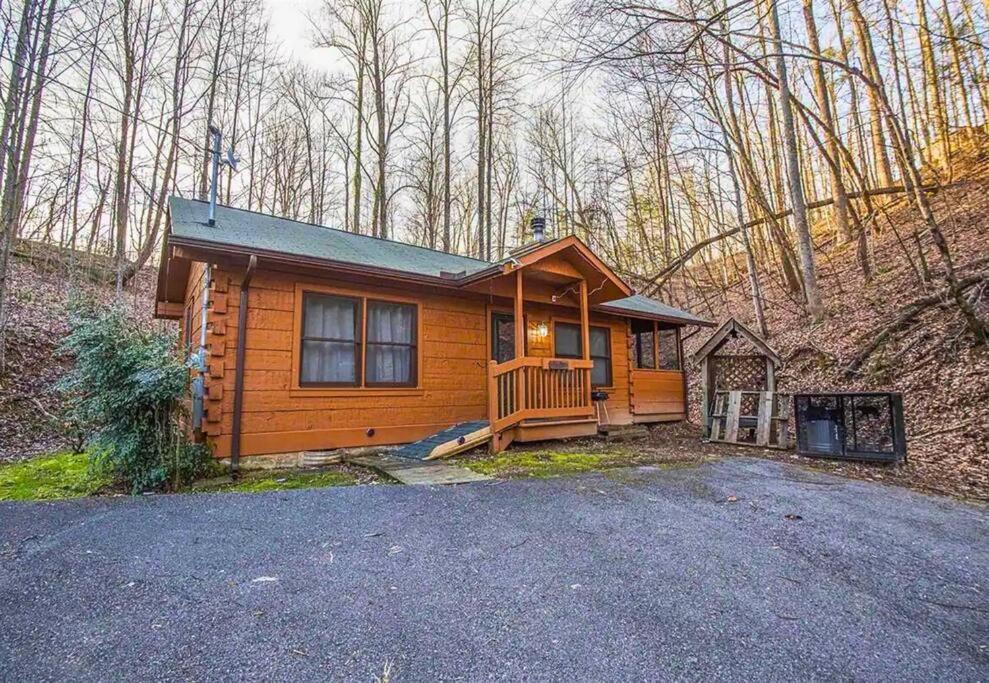 Hot Tub, Close to Everything, Honeymoon Cabin