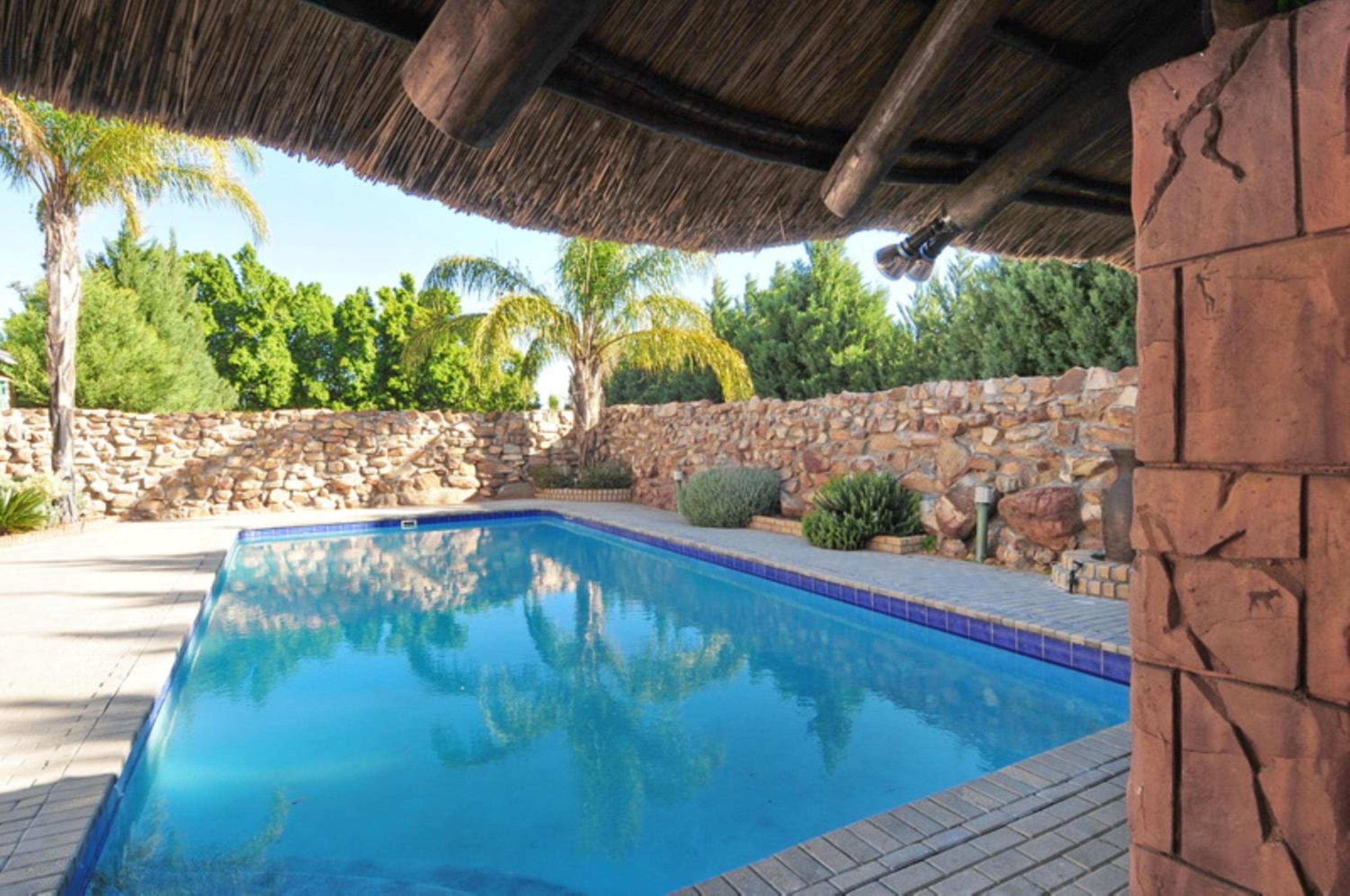 Oasis Country Lodge