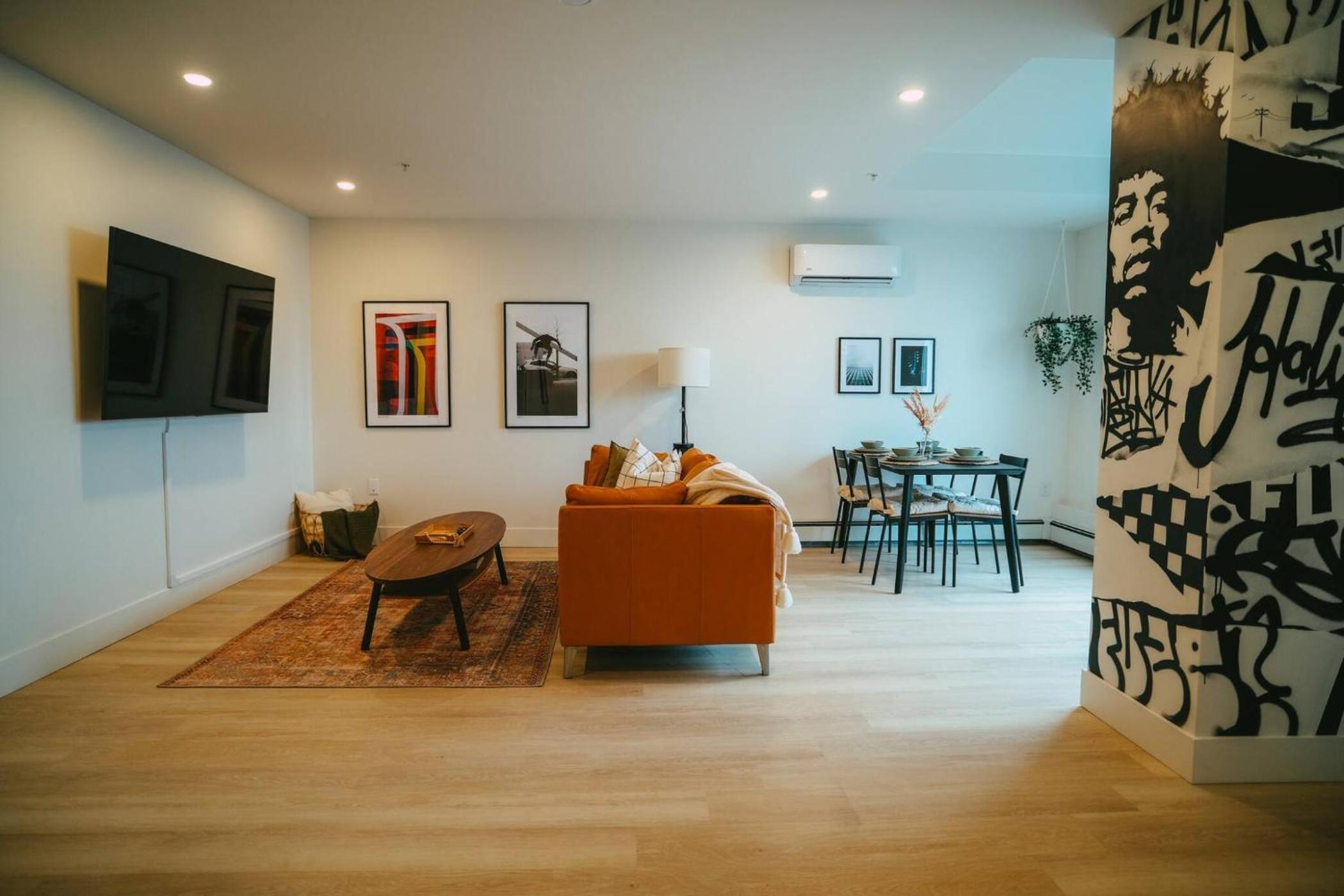 Chic Cozy Retreat - 2BR - Stunning North End Views