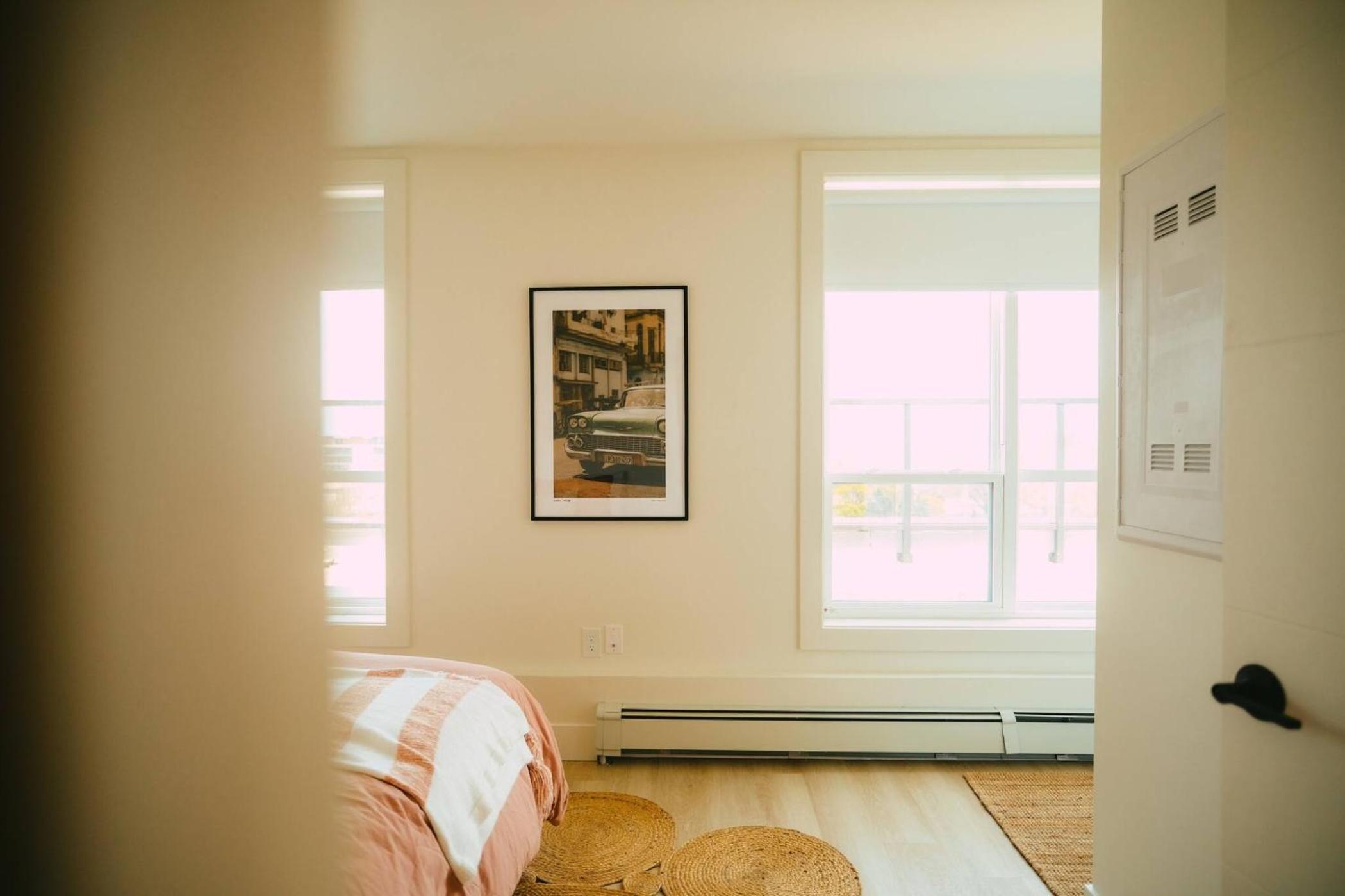 Chic Cozy Retreat - 2BR - Stunning North End Views