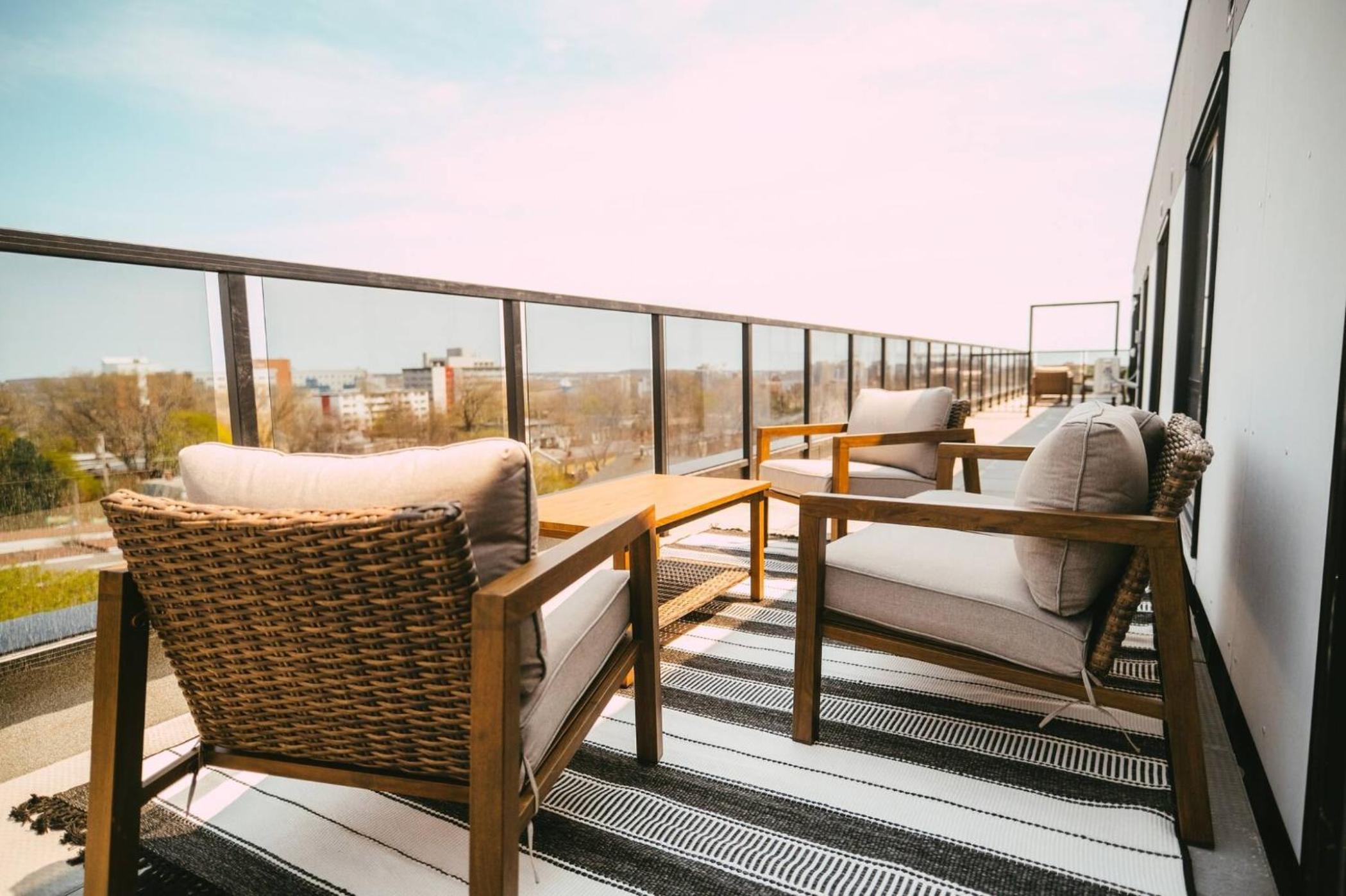 Chic Cozy Retreat - 2BR - Stunning North End Views