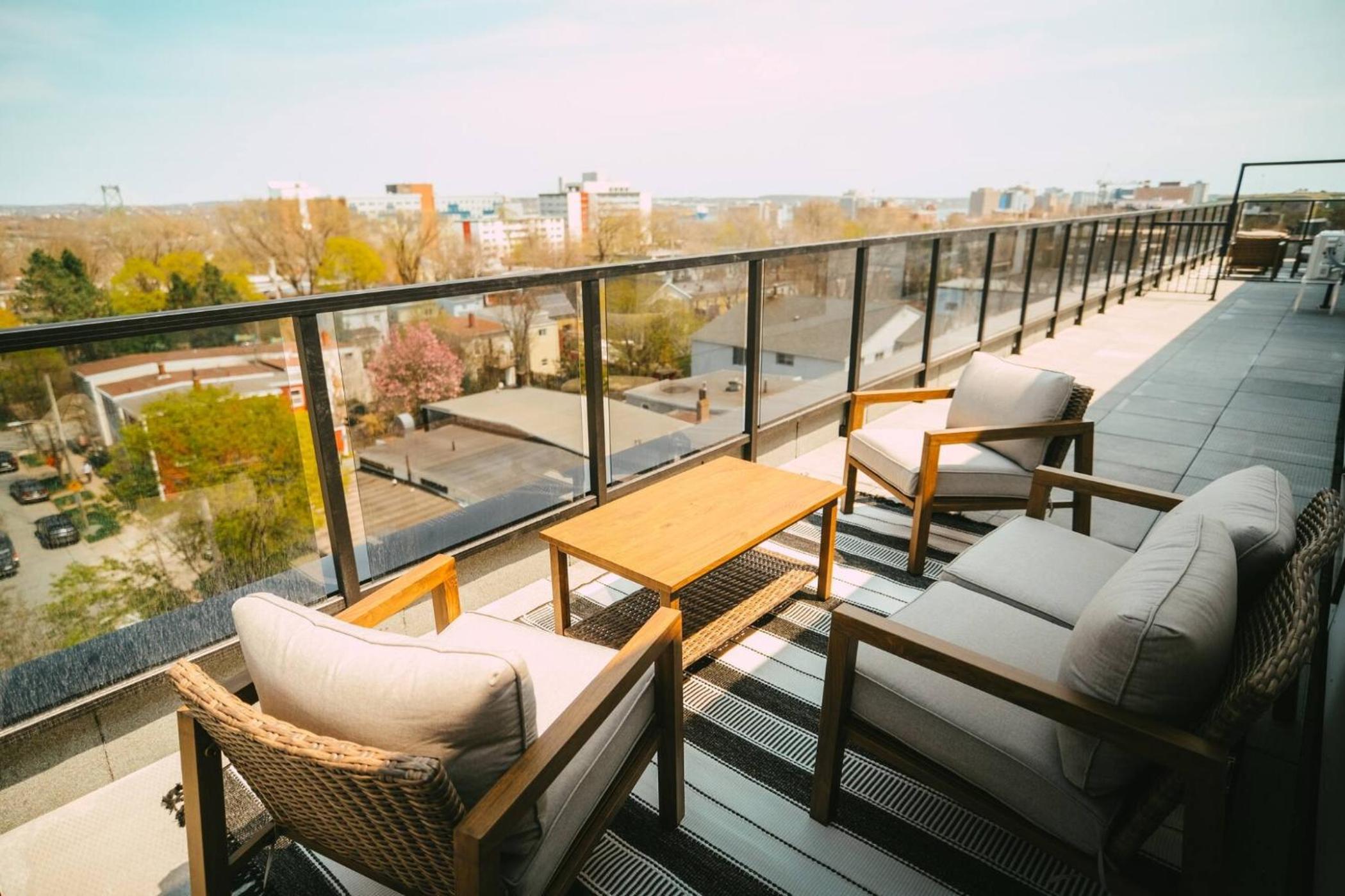 Chic Cozy Retreat - 2BR - Stunning North End Views
