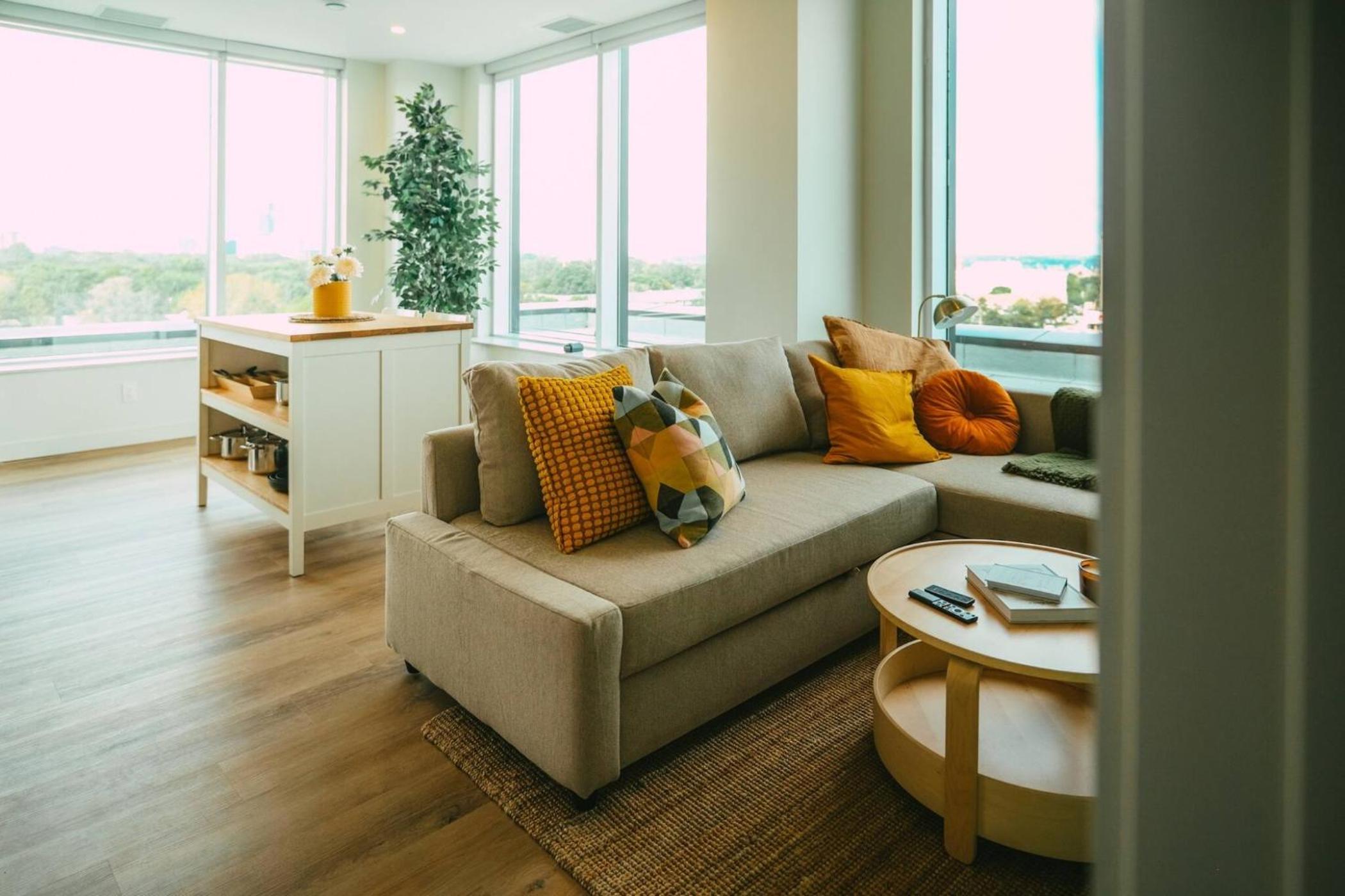 Luxury 1BR Penthouse Apt In Central Halifax
