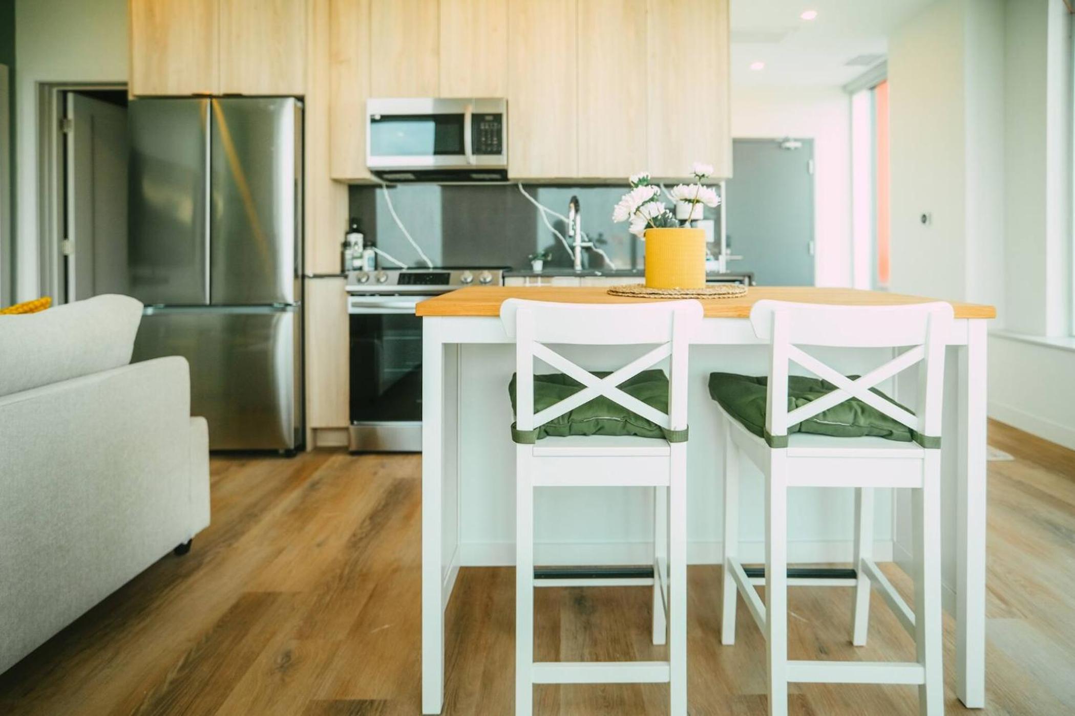 Luxury 1BR Penthouse Apt In Central Halifax