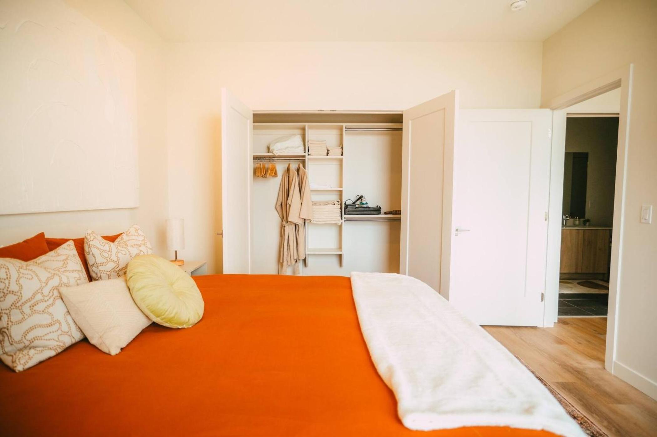 Luxury 1BR Penthouse Apt In Central Halifax