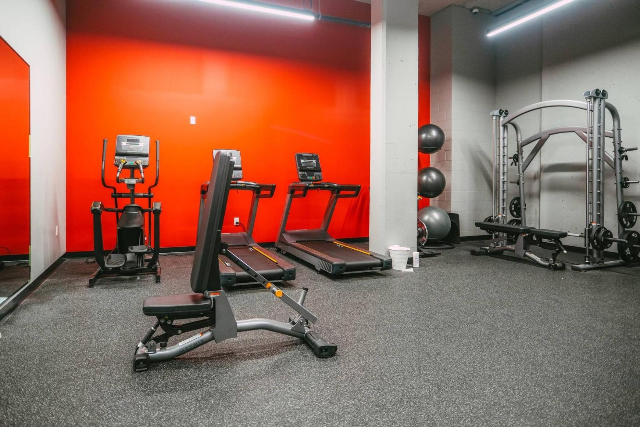 Luxury 1BR Penthouse Apt In Central Halifax