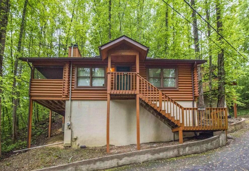 Deer View, Hot Tub, Private Cabin, Close to Everything view 3
