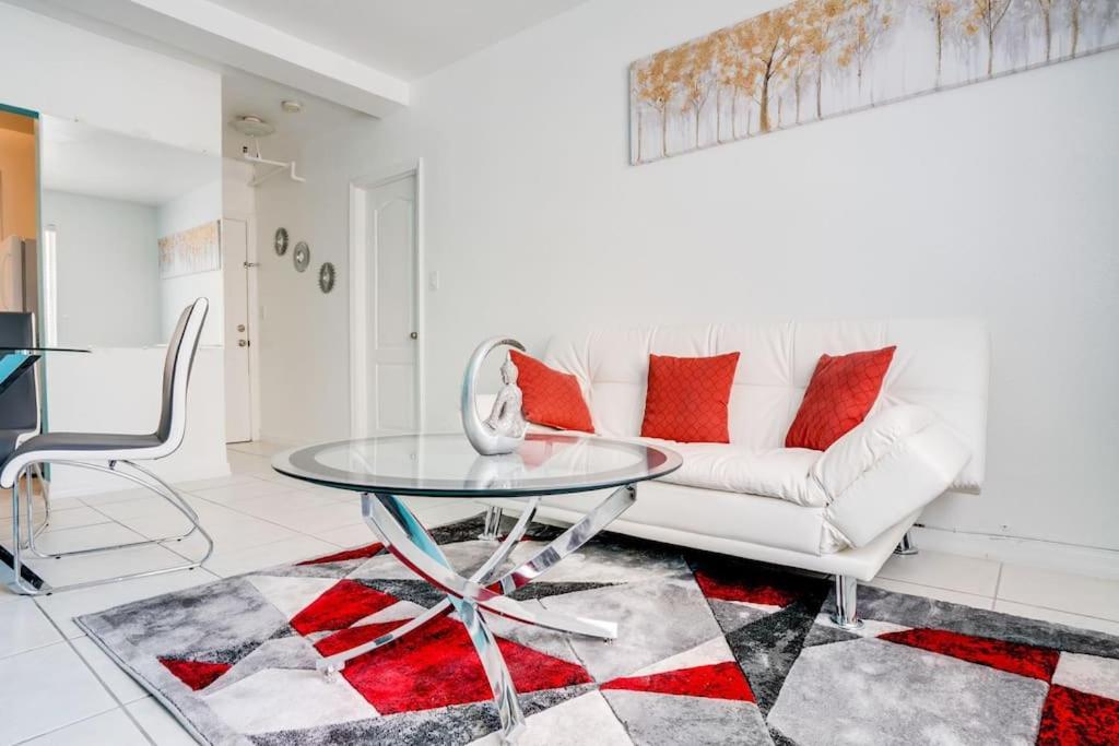Amazing apartment in Miami Beach view 5