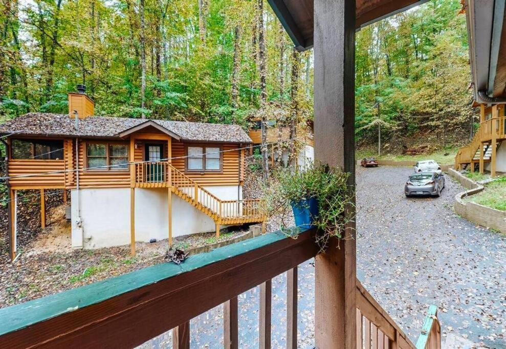 Log Cabin, Private Hot Tub, WiFi, Fireplace