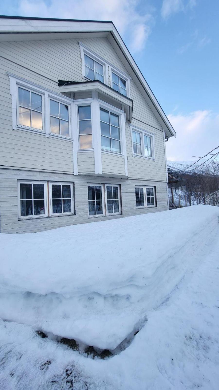 Nydelig leilighet med nærhet til ski og nordlys view 2