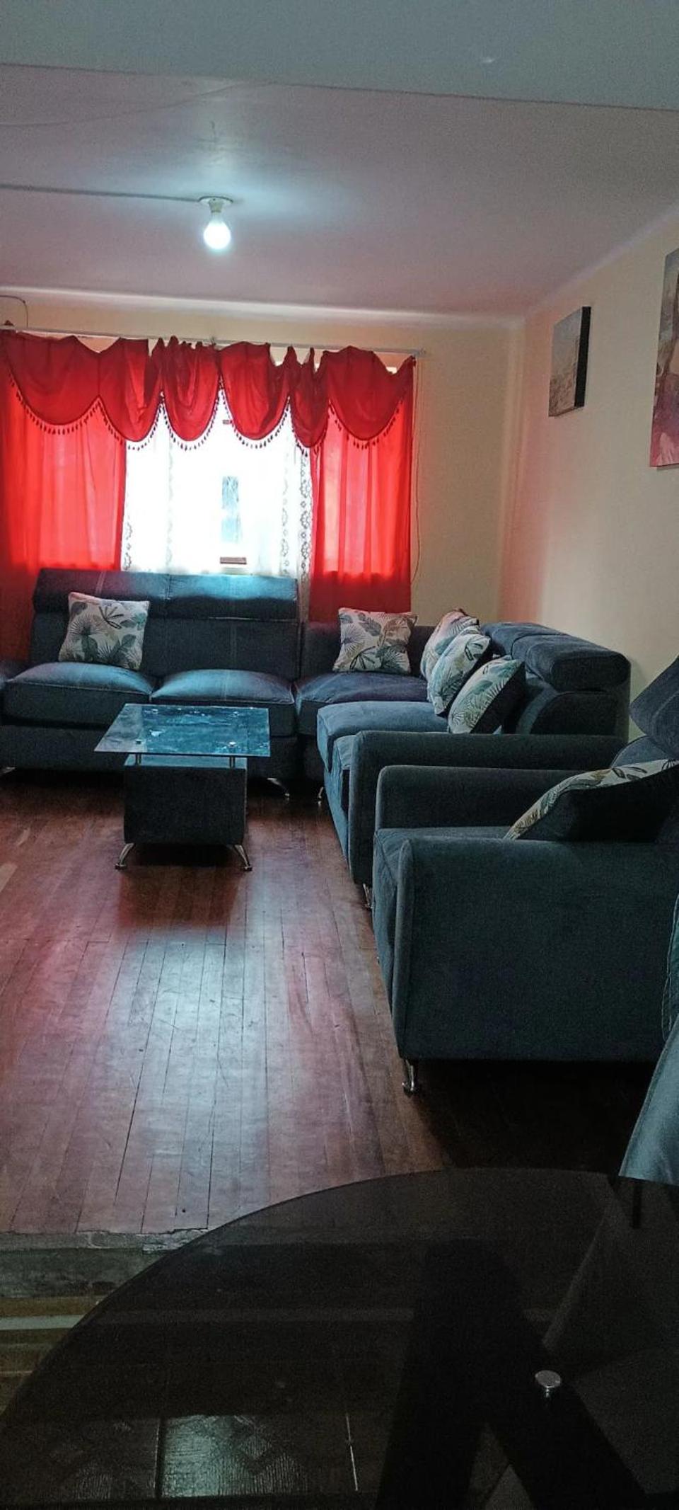 Mi casa tu casa. My house