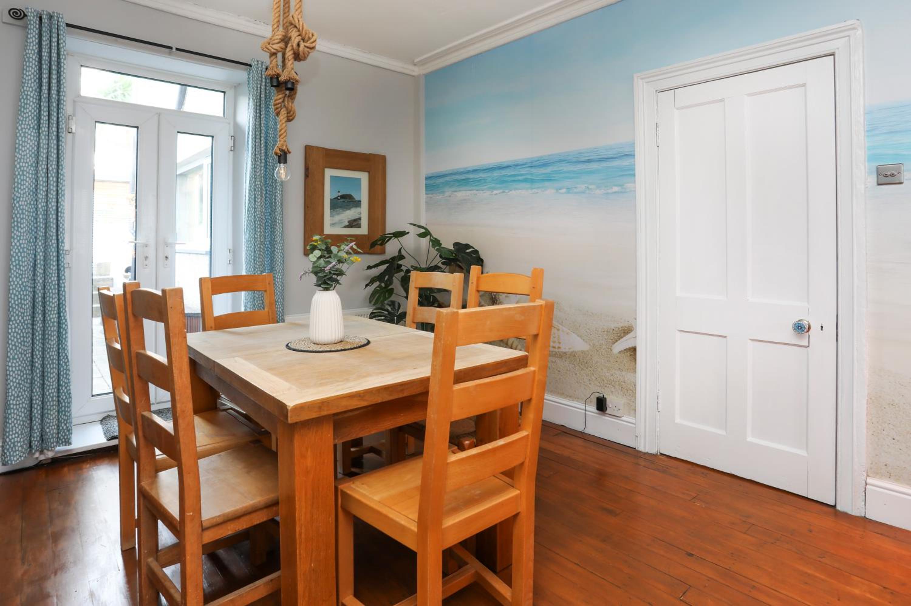 Beautiful Victorian home with private pet-friendly garden sleeps 6