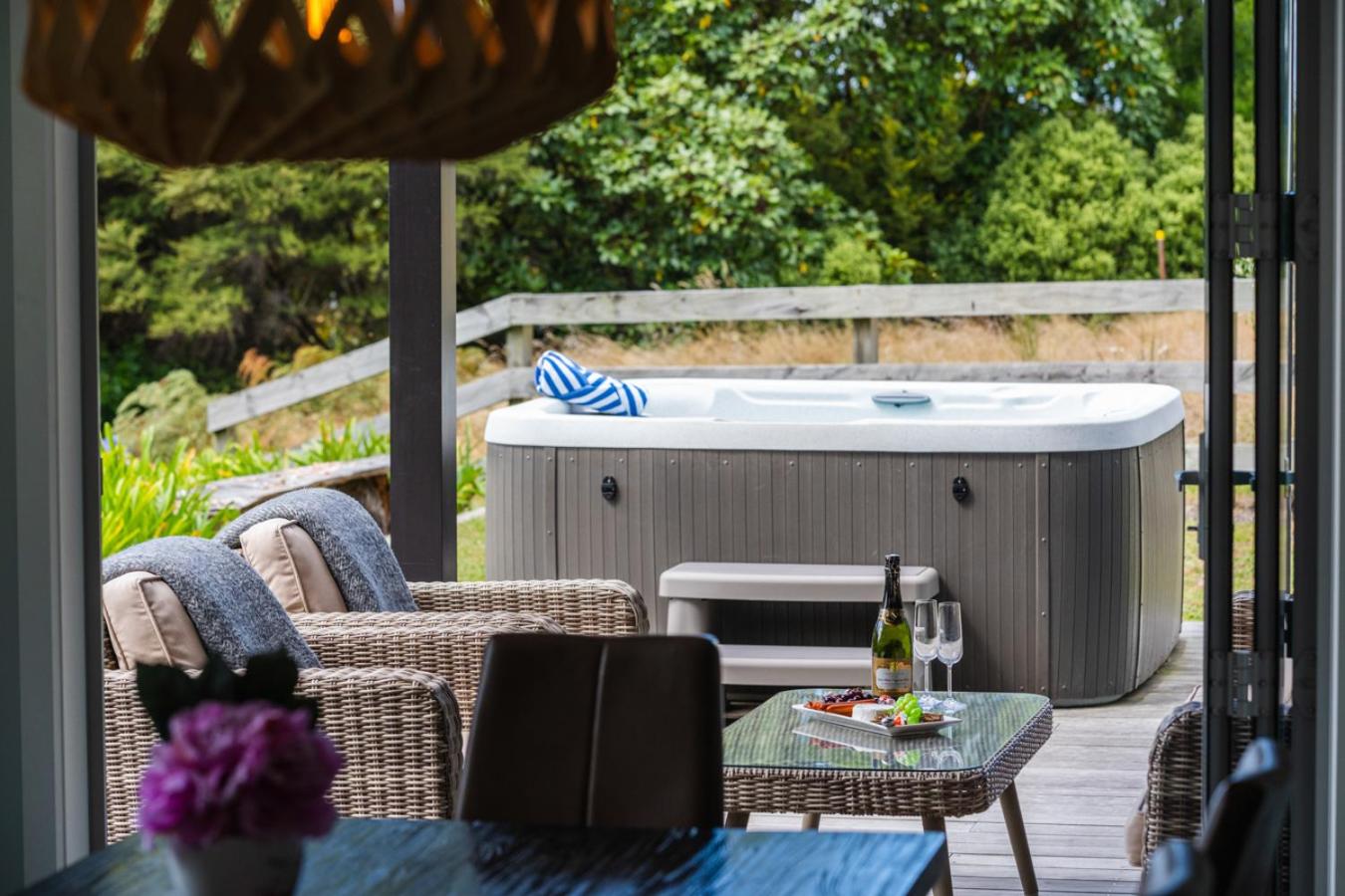 Hideaway at the Bay - with Hot Tub view 2