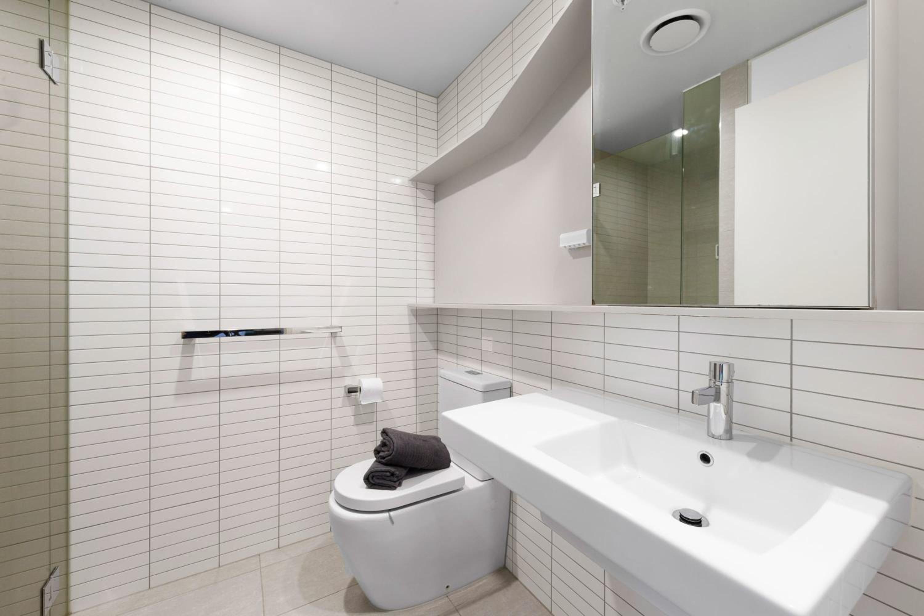 A Comfy 2BR Apt Next to QV & Melbourne Central