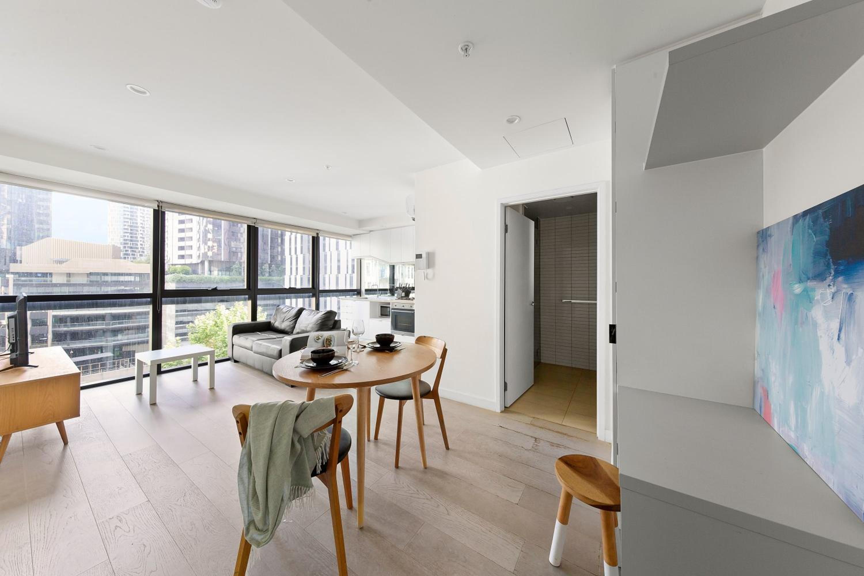 A Comfy 2BR Apt Next to QV & Melbourne Central