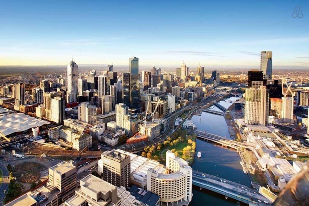 A Comfy 2BR Apt Next to QV & Melbourne Central