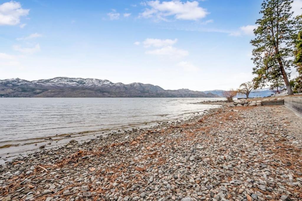 Lakeside Serenity Retreat #10