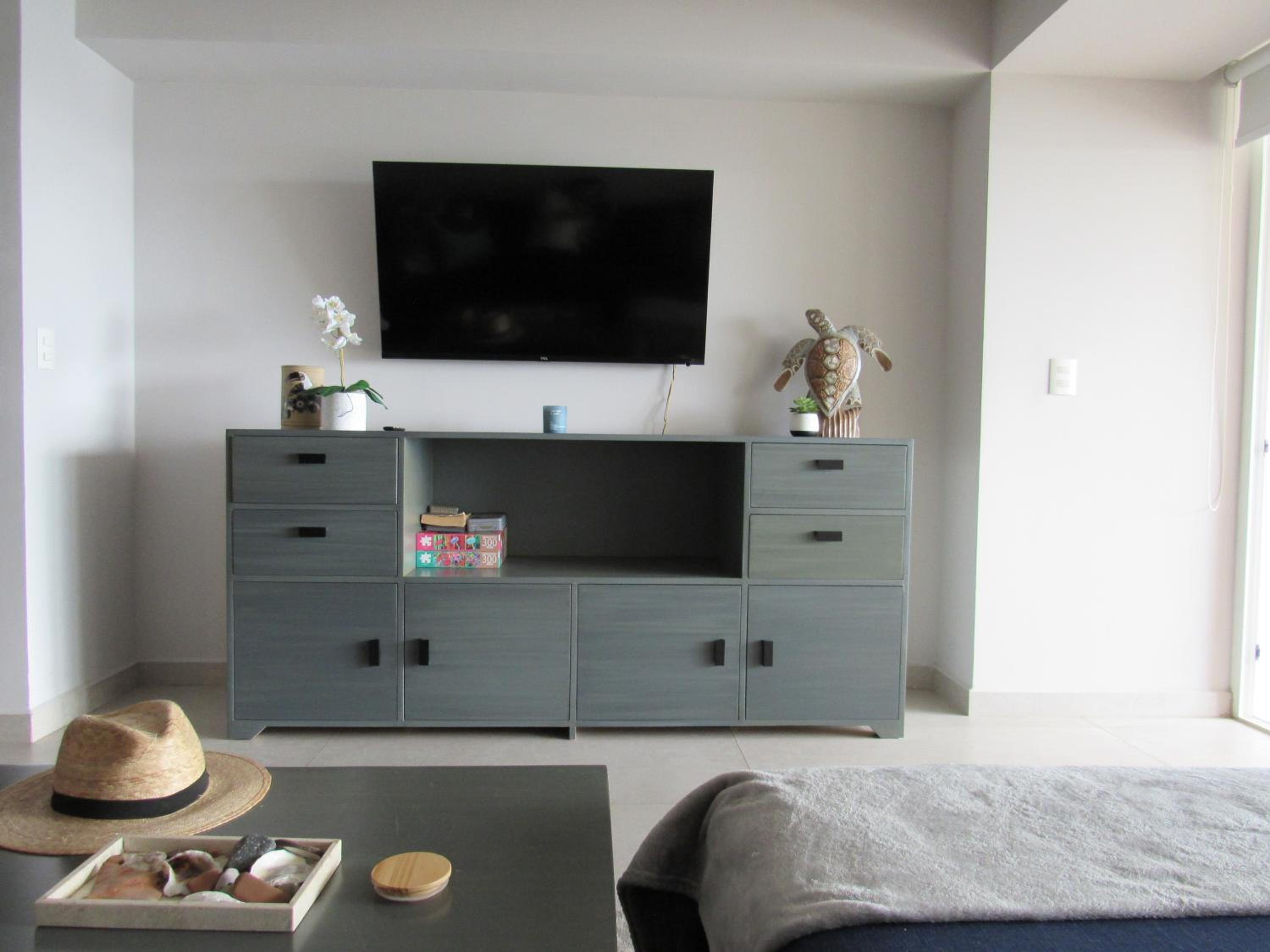 Wake Up to Ocean Views and Complimentary Breakfast