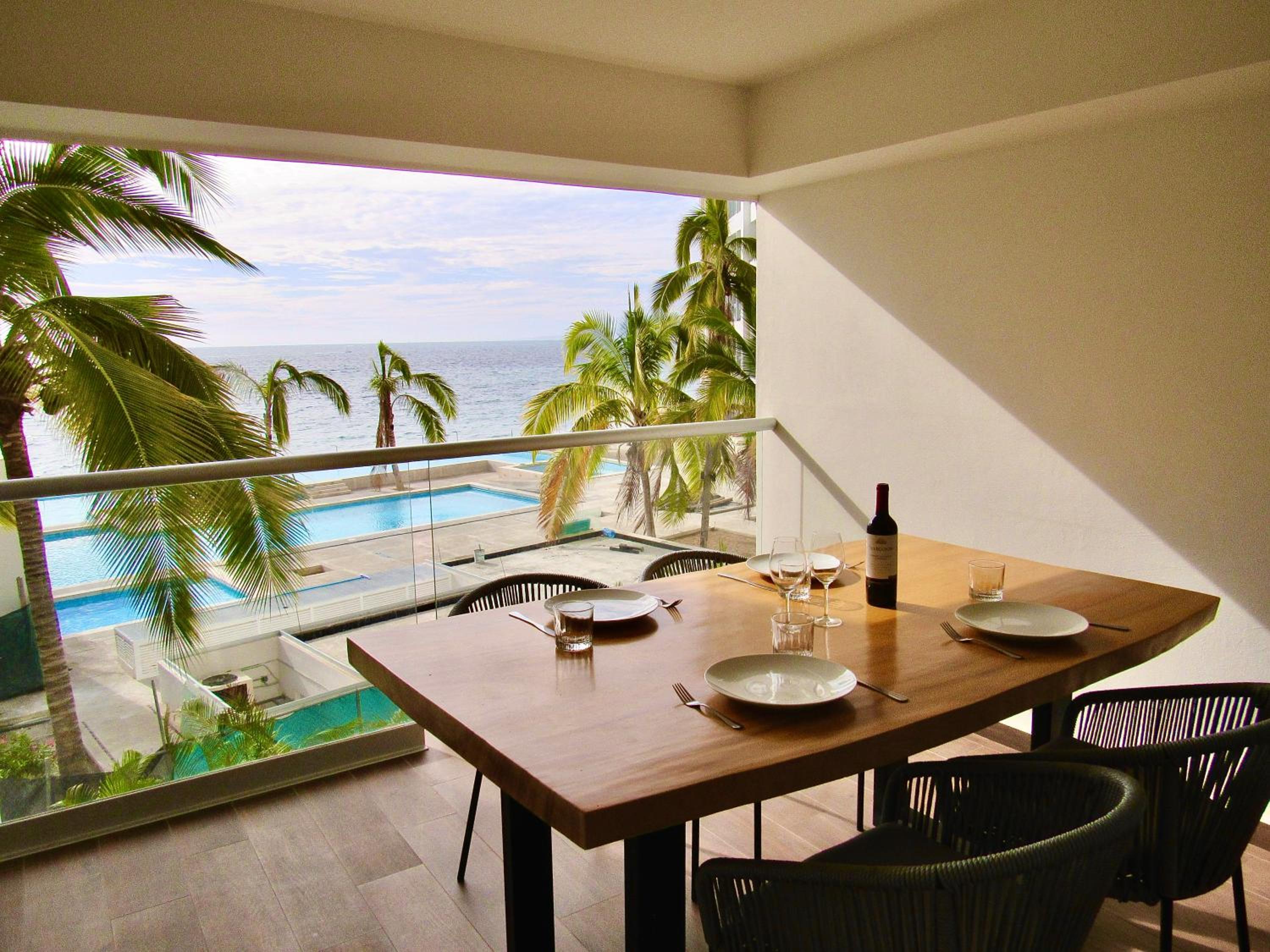 Wake Up to Ocean Views and Complimentary Breakfast