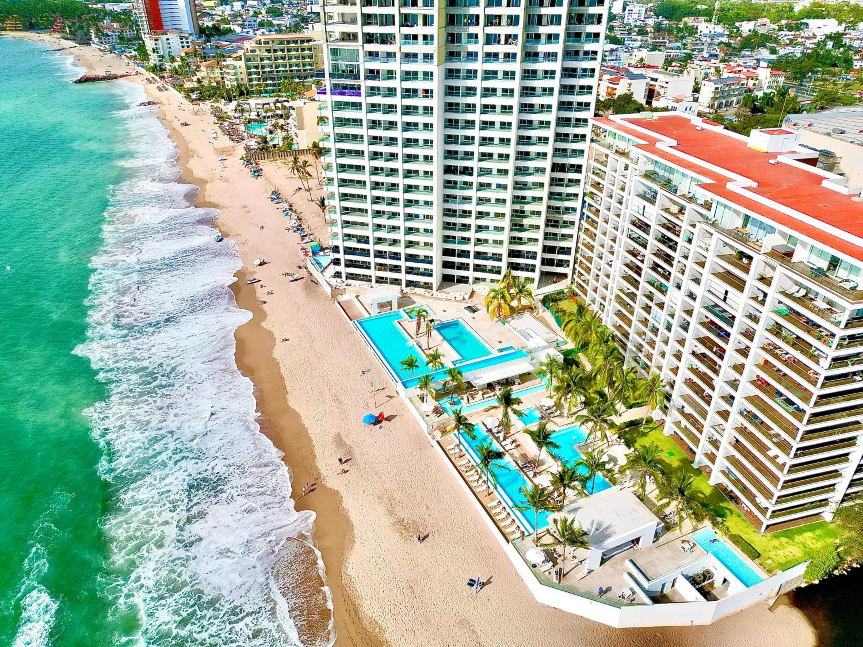 Hotel Harbor3008A Spectacular Beachfront Condo by Moikkarentals - Image 1