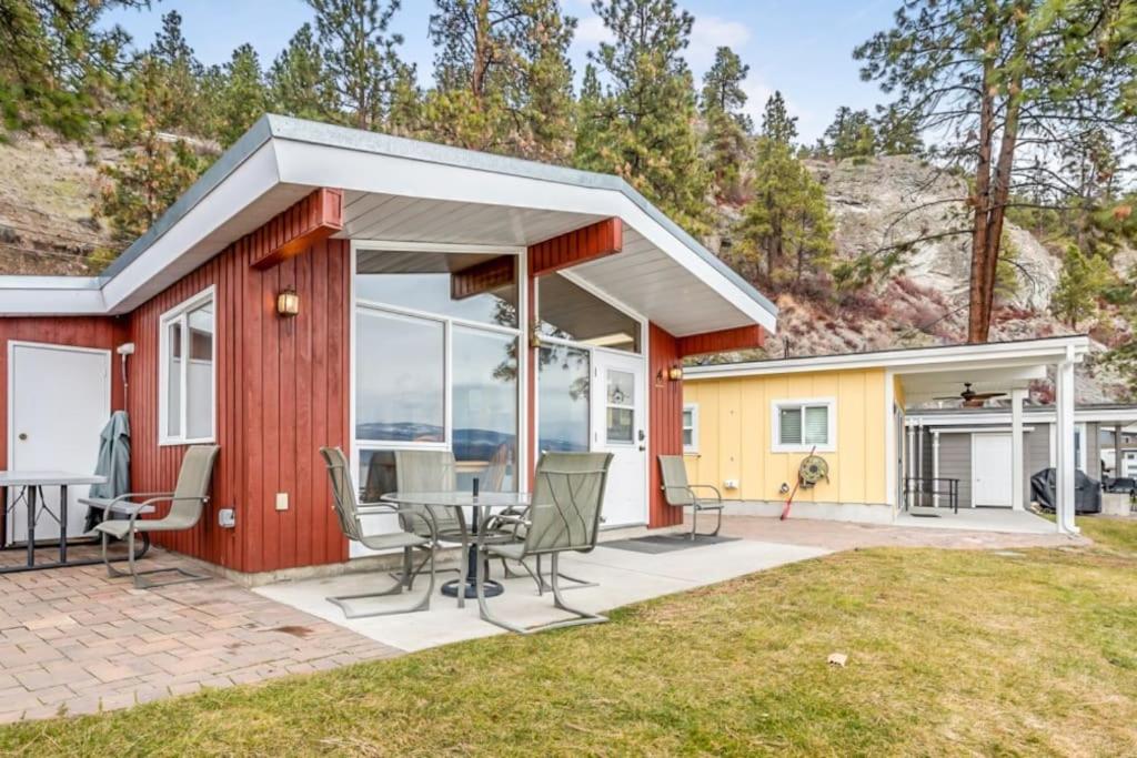 Cozy Cottage by the Lakeshore #4