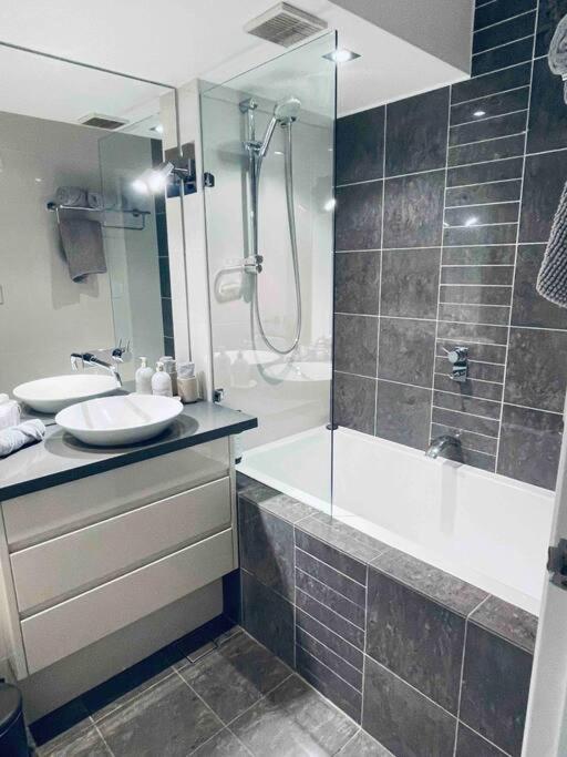 Elizabeth Bay Marina Apartment
