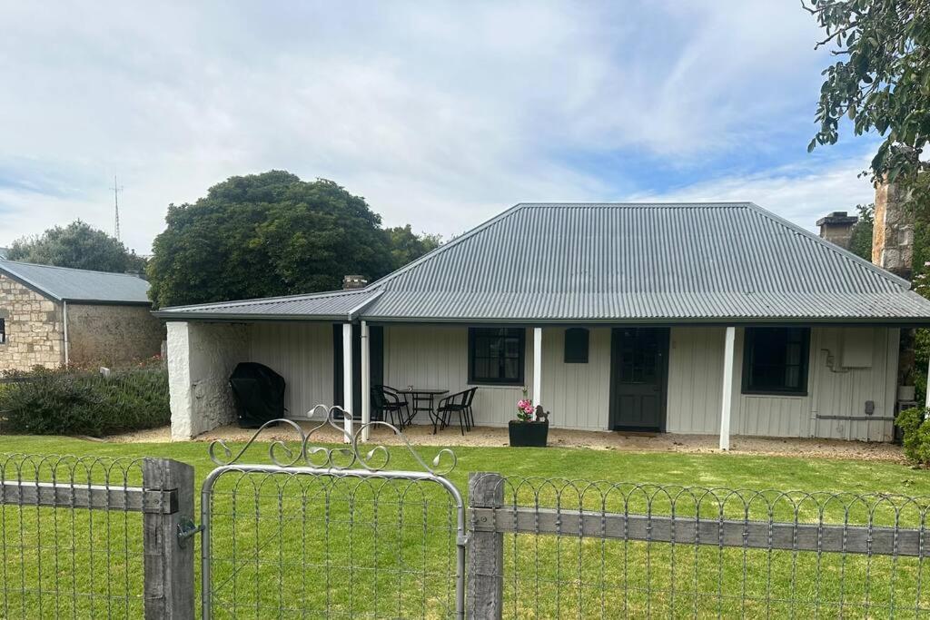 Ulva Cottage - Historical BnB