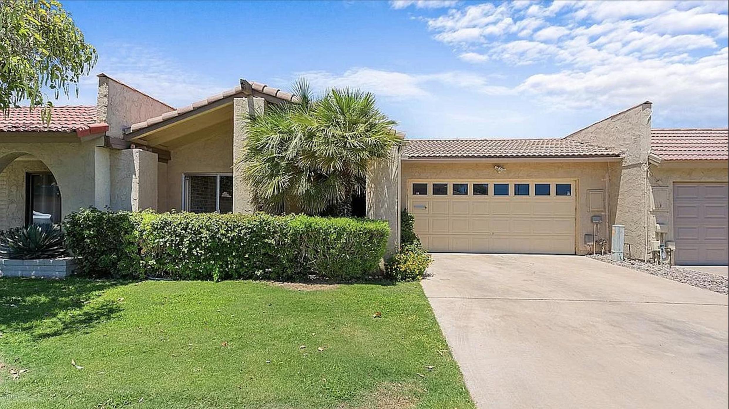 Hotel Charming patio home w/ community pool, WFH setups, 10 min walk to Old Town! - Image 1