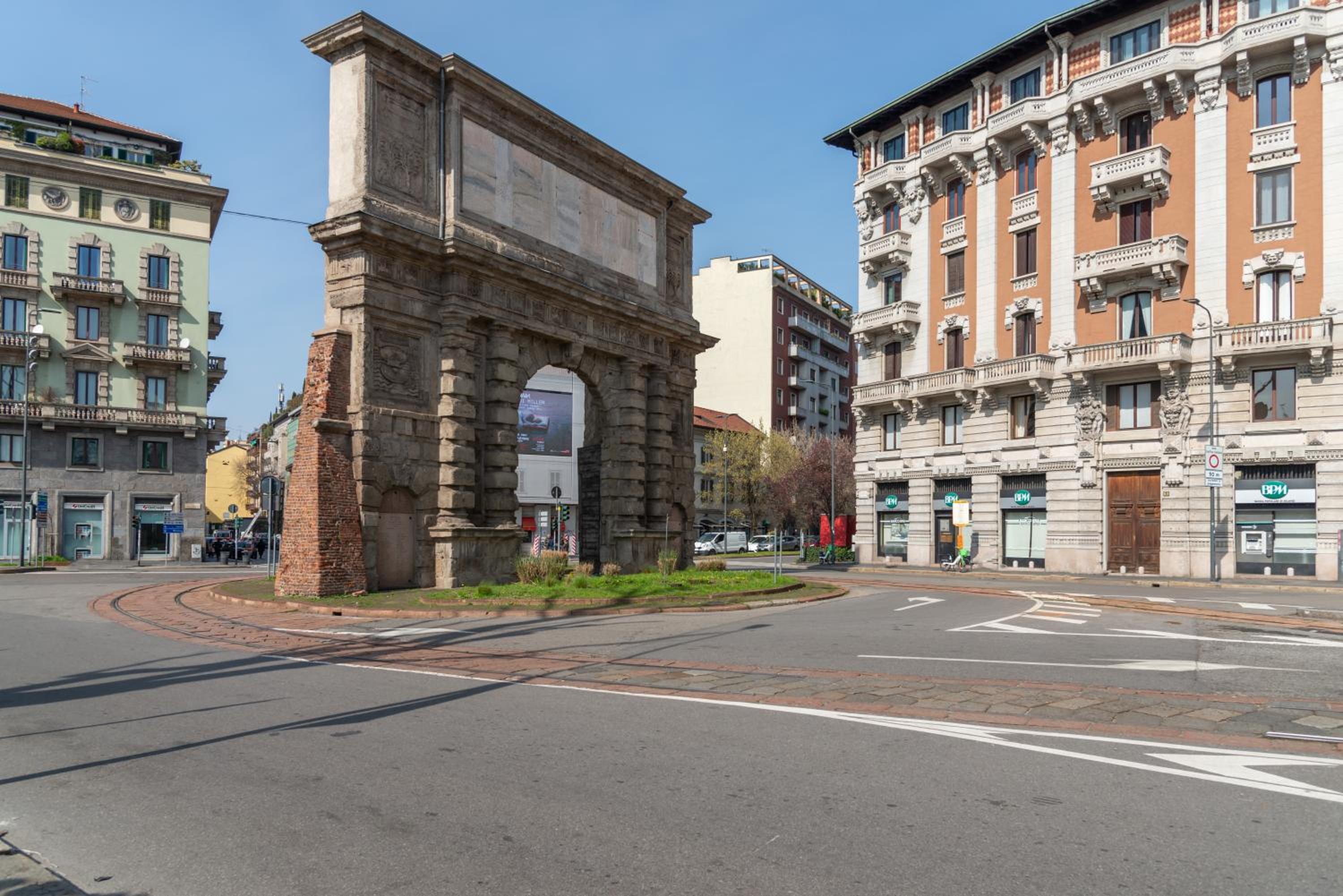 LIFE IS BEAUTIFUL Porta Romana Apartment