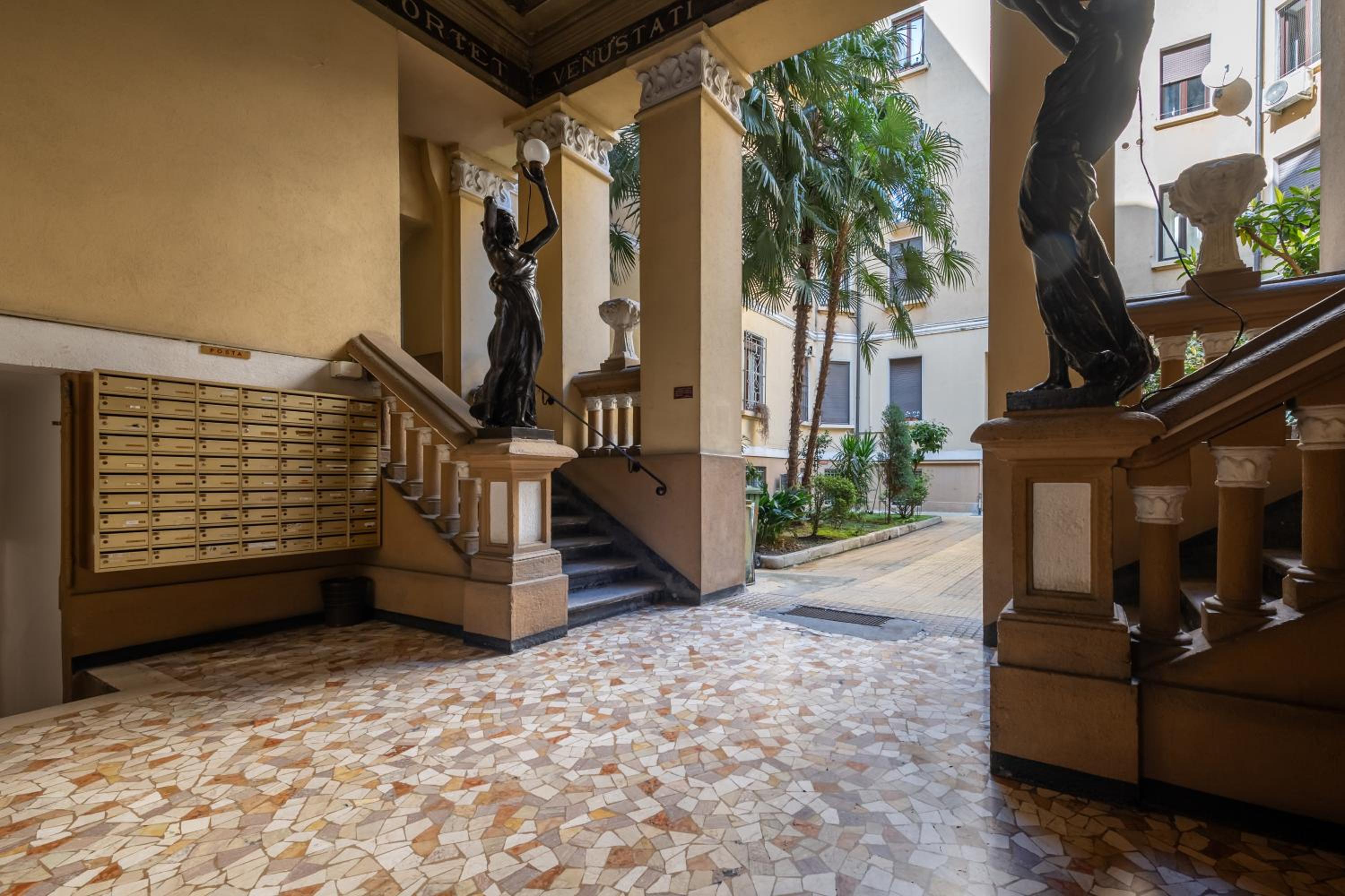 LIFE IS BEAUTIFUL Porta Romana Apartment