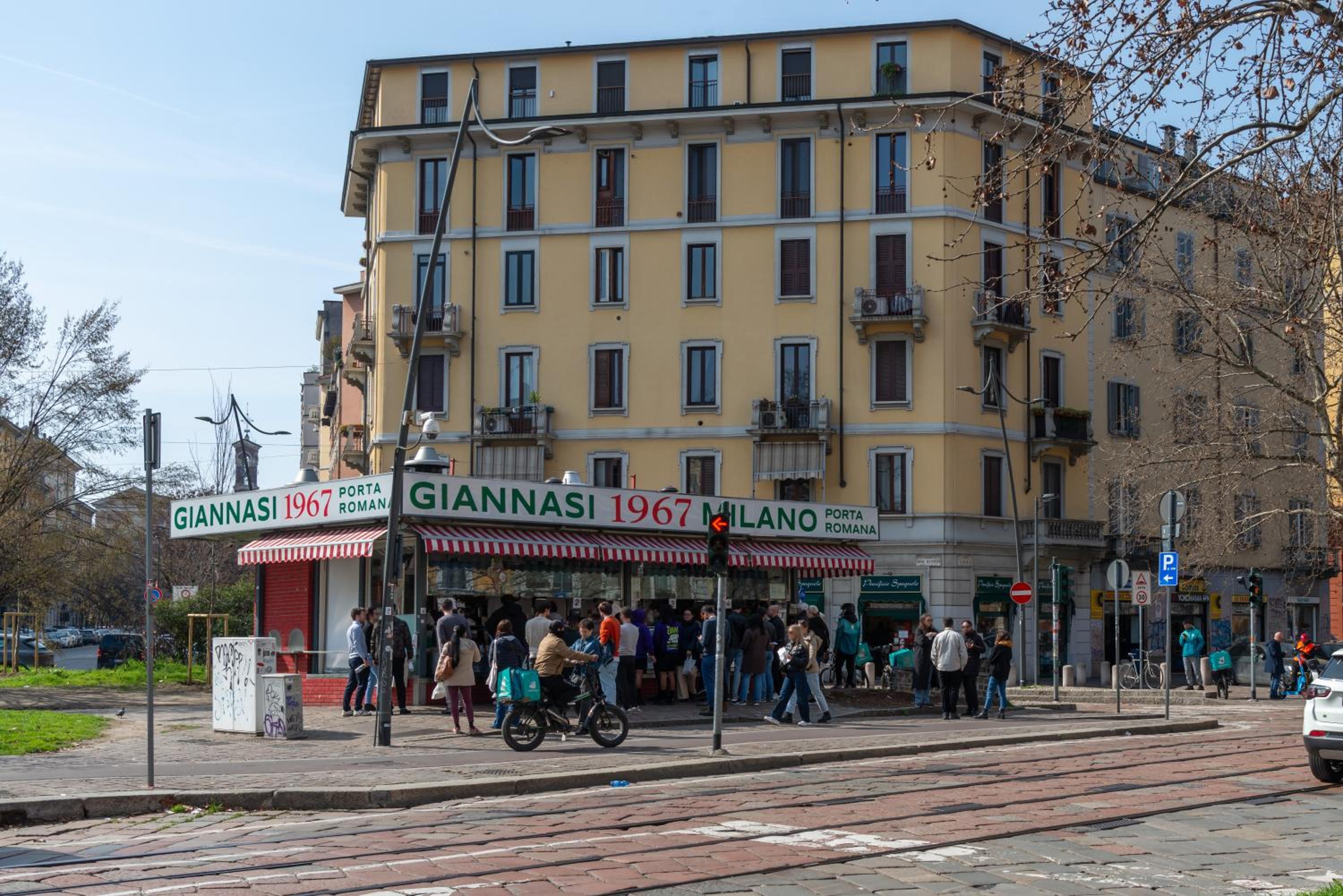 LIFE IS BEAUTIFUL Porta Romana Apartment