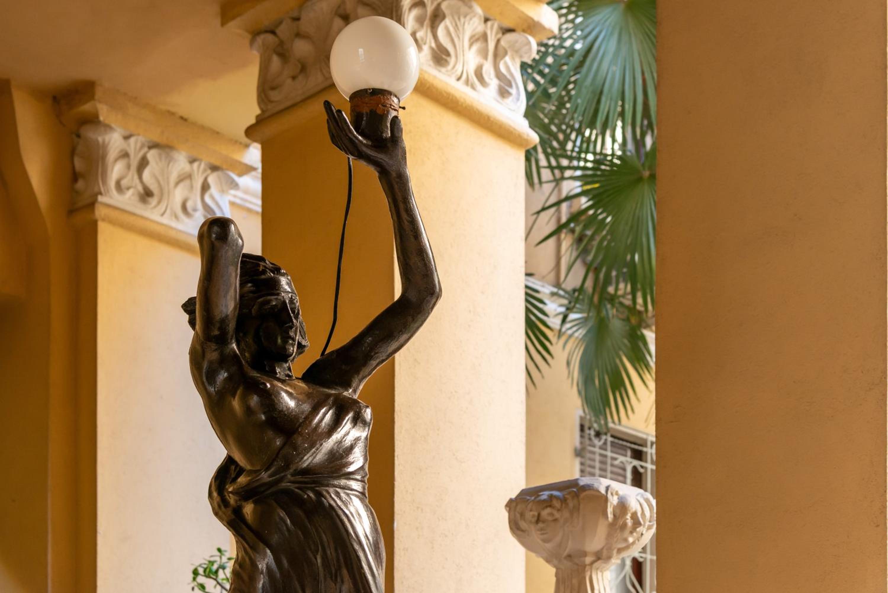 LIFE IS BEAUTIFUL Porta Romana Apartment