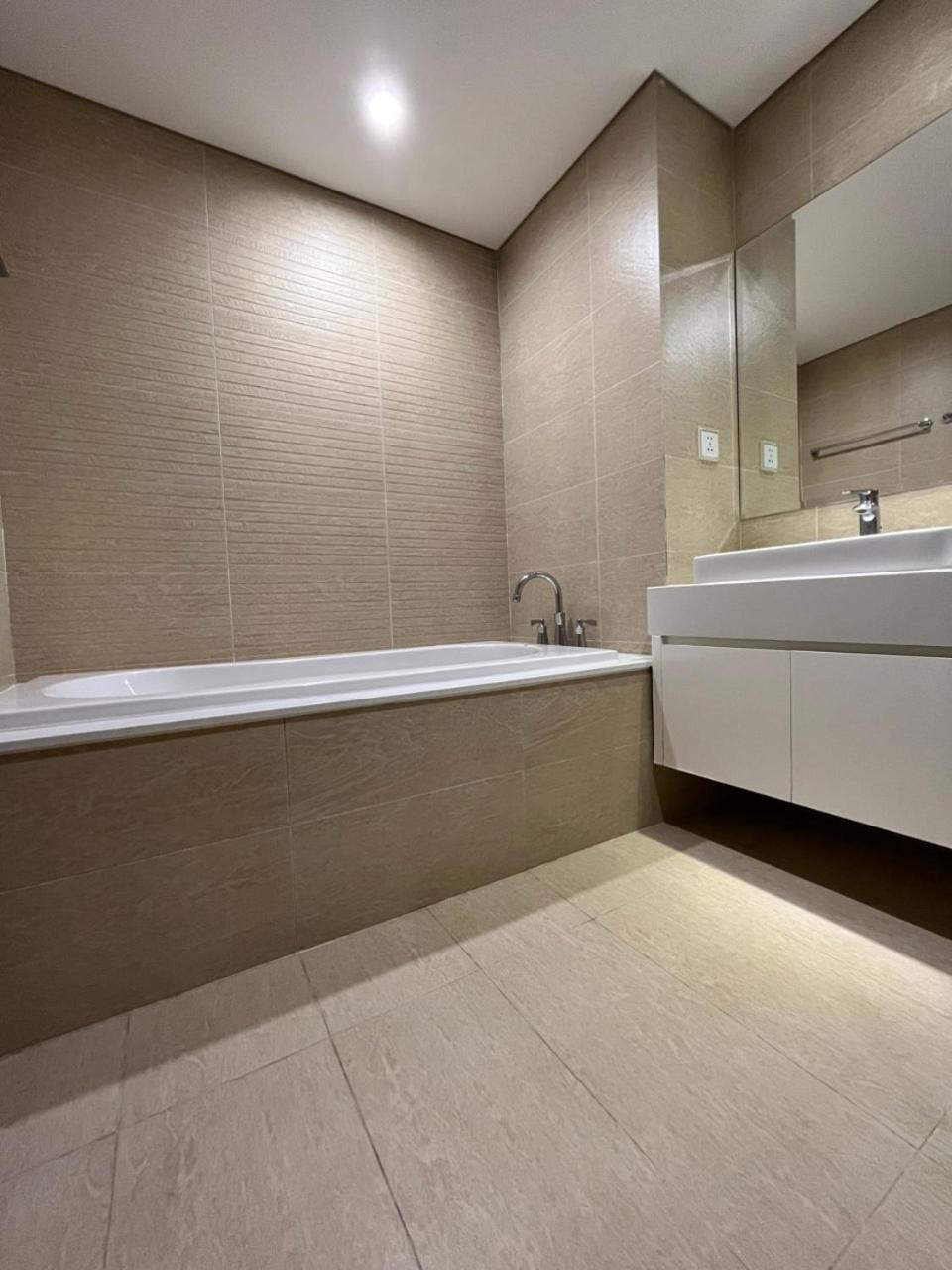 Vinhomes Skylake - 1,2,3 Beds Apartment - Fullhouse/ Spacious