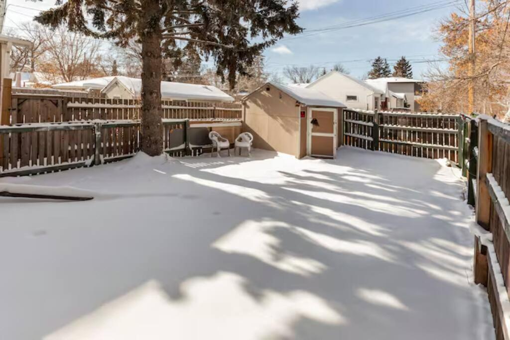 Cozy Furnished Room-4 Close to U of A in Edmonton - with Shared Spaces
