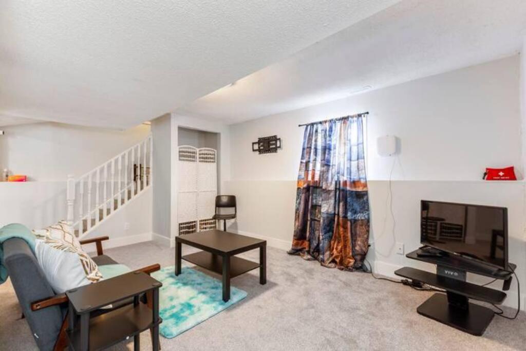 Cozy Furnished Room-4 Close to U of A in Edmonton - with Shared Spaces