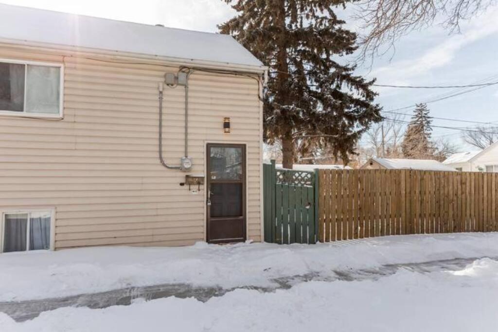 Cozy Furnished Room-4 Close to U of A in Edmonton - with Shared Spaces