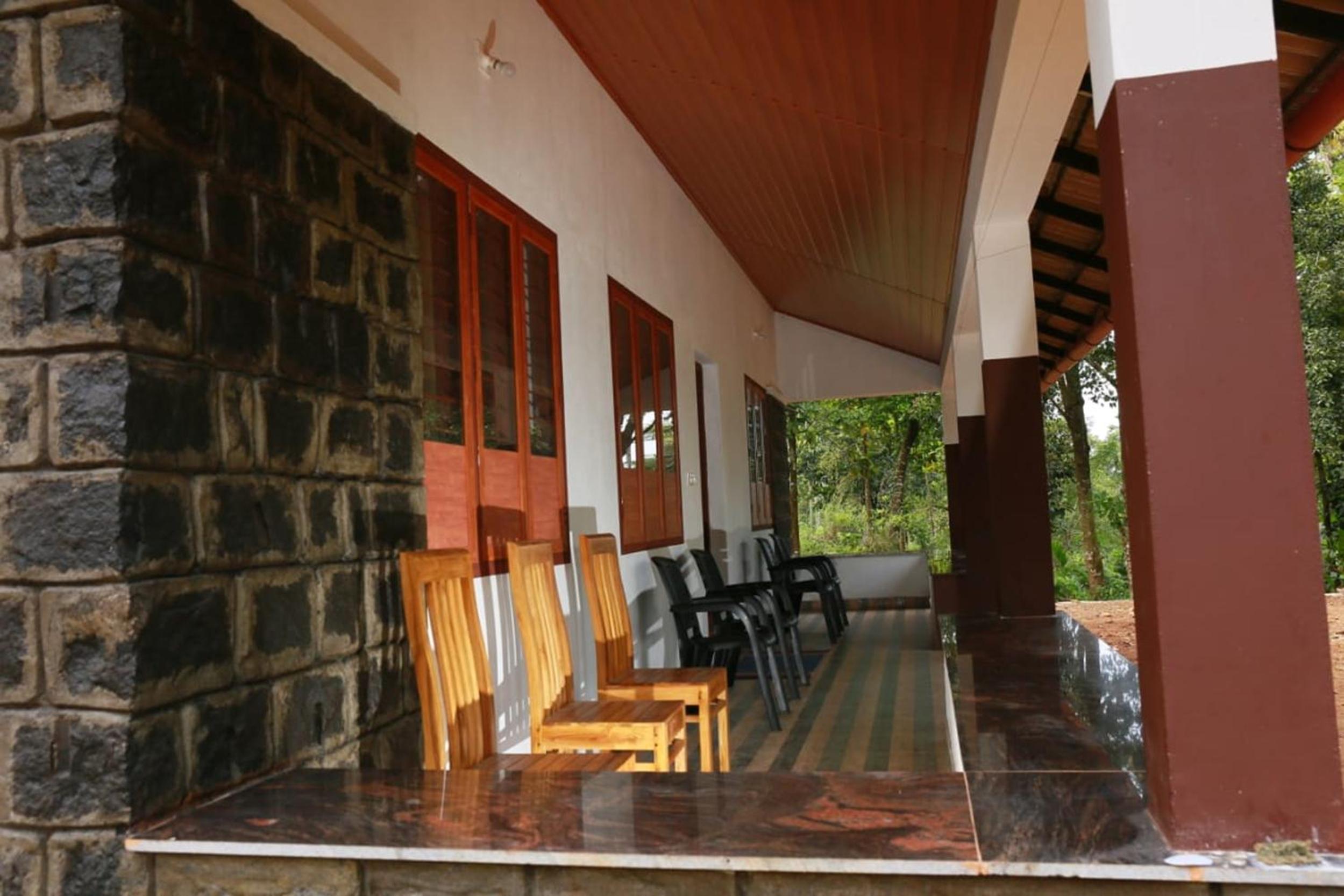 Poovanathil Farm Stay Anakkampoyil By Lexstays view 4
