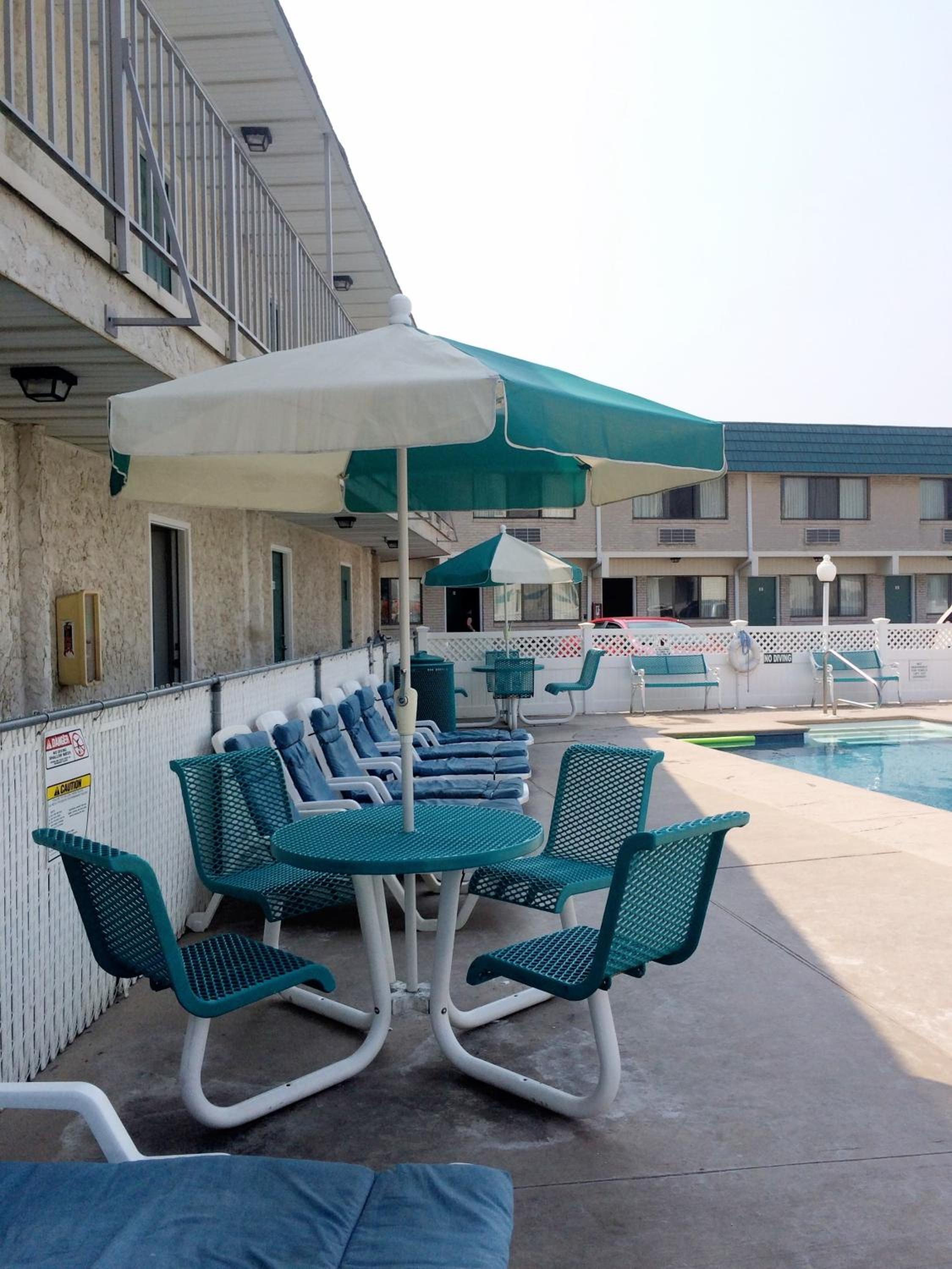 Sand Pebble Motor Lodge