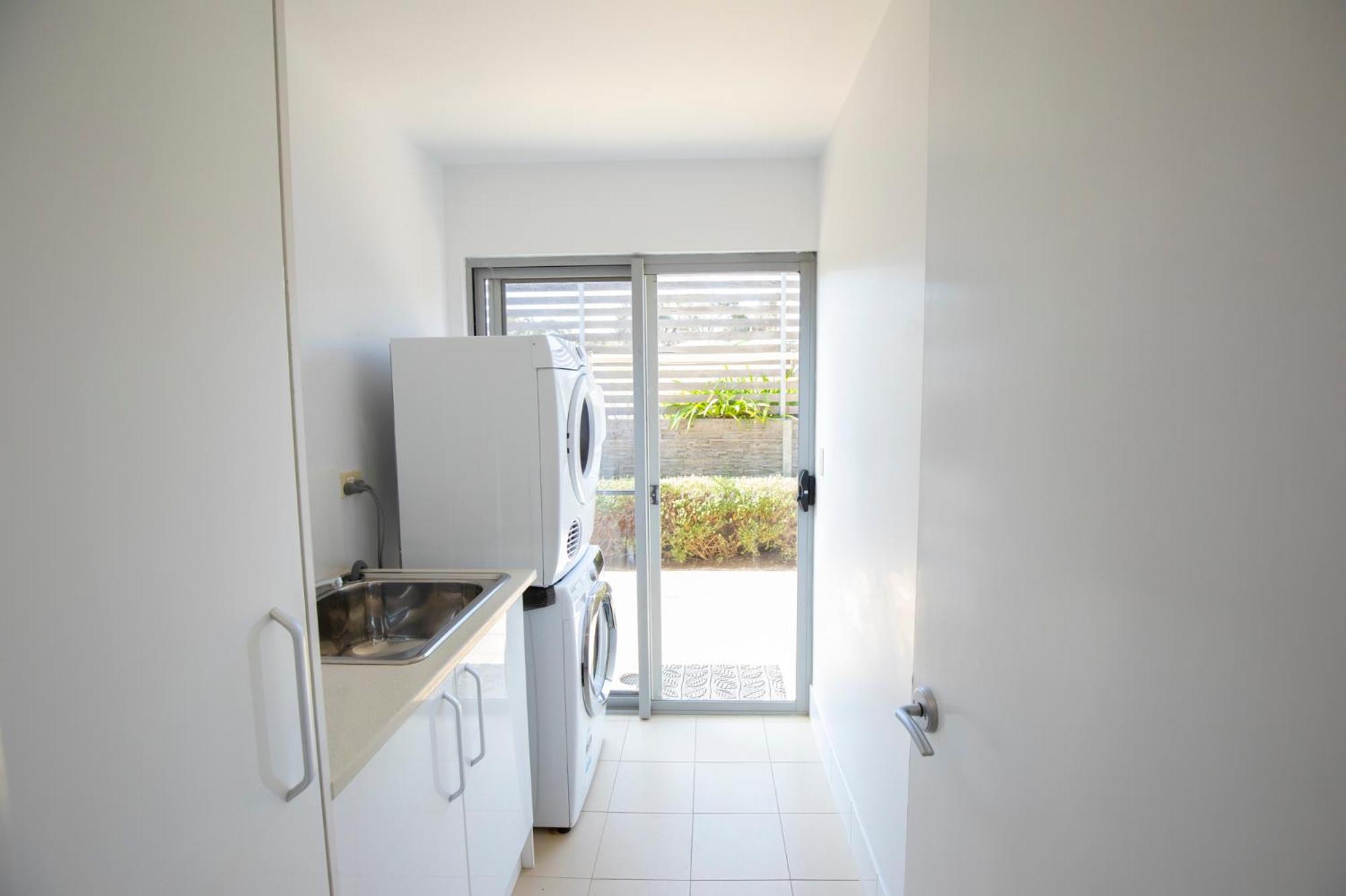 Shearwaters Apartment Waterfront Accomodation