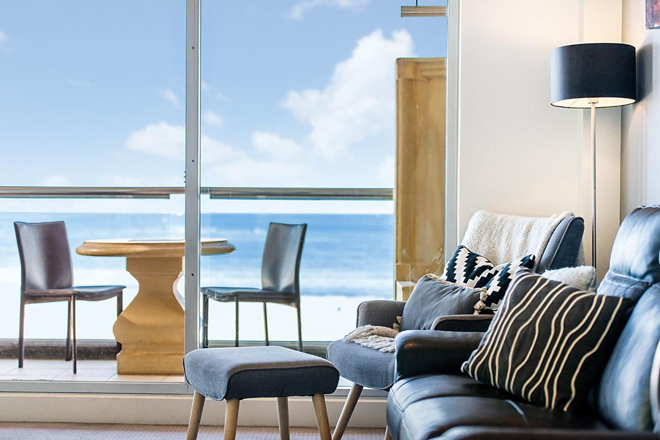 Glenelg Beachfront Luxury Apartment