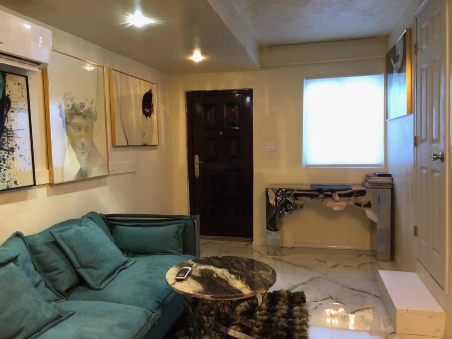 Stylish Apartment in Koreatown! Central Location!!