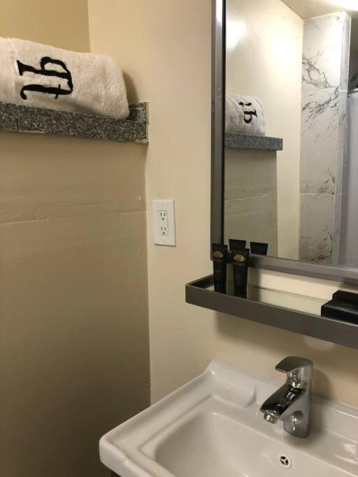 Stylish Apartment in Koreatown! Central Location!!