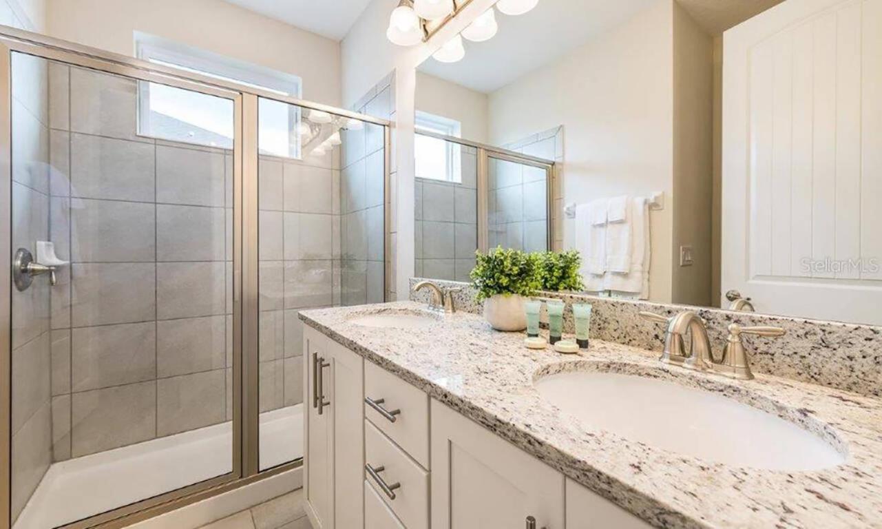 Encore Resort 11 Bedroom Home with Pool 2117