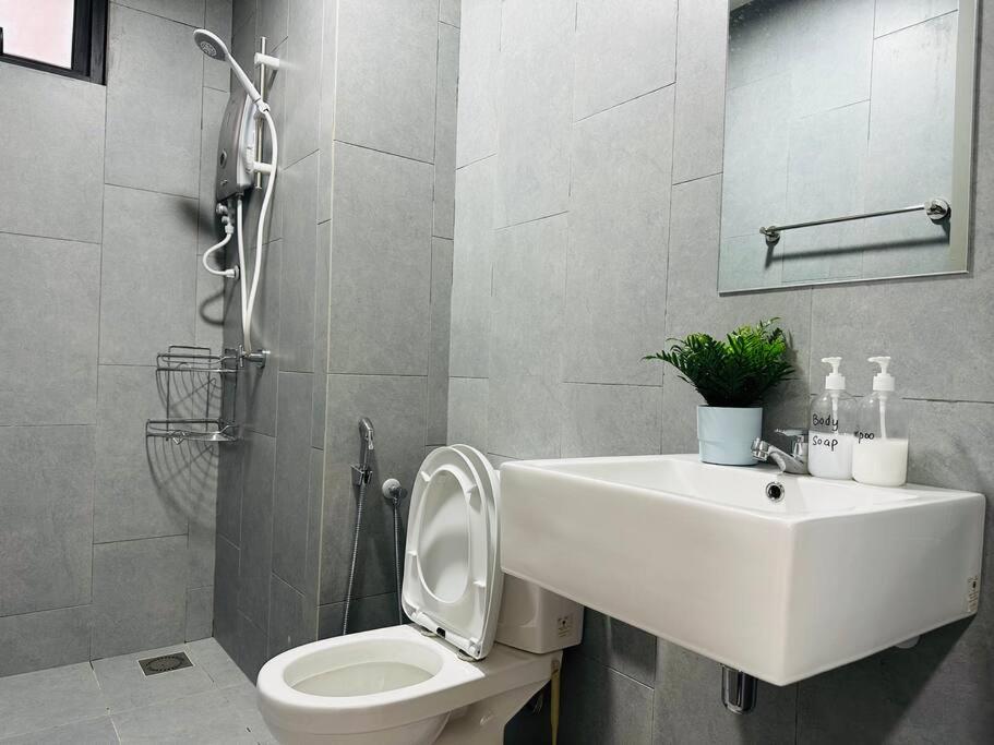 MVB49#8pax Family Suite 3 Rooms Velocity Mall IKEA