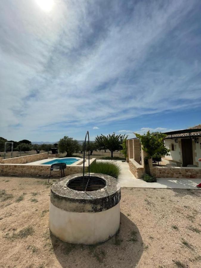 Casita rural entre olivos